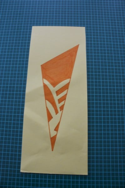 Papierschablone mit geometrischem Design für Stoffdruck, ideal für kreative DIY-Projekte und Textildrucktechniken.