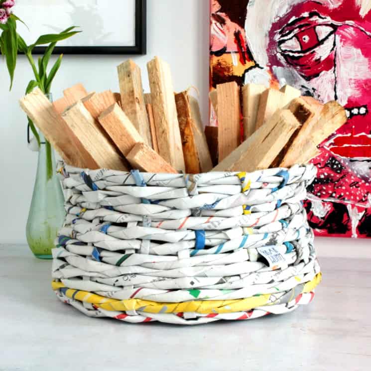 Upcycling Korb aus Zeitungen und Prospekten - Geschenke bei HANDMADE Kultur