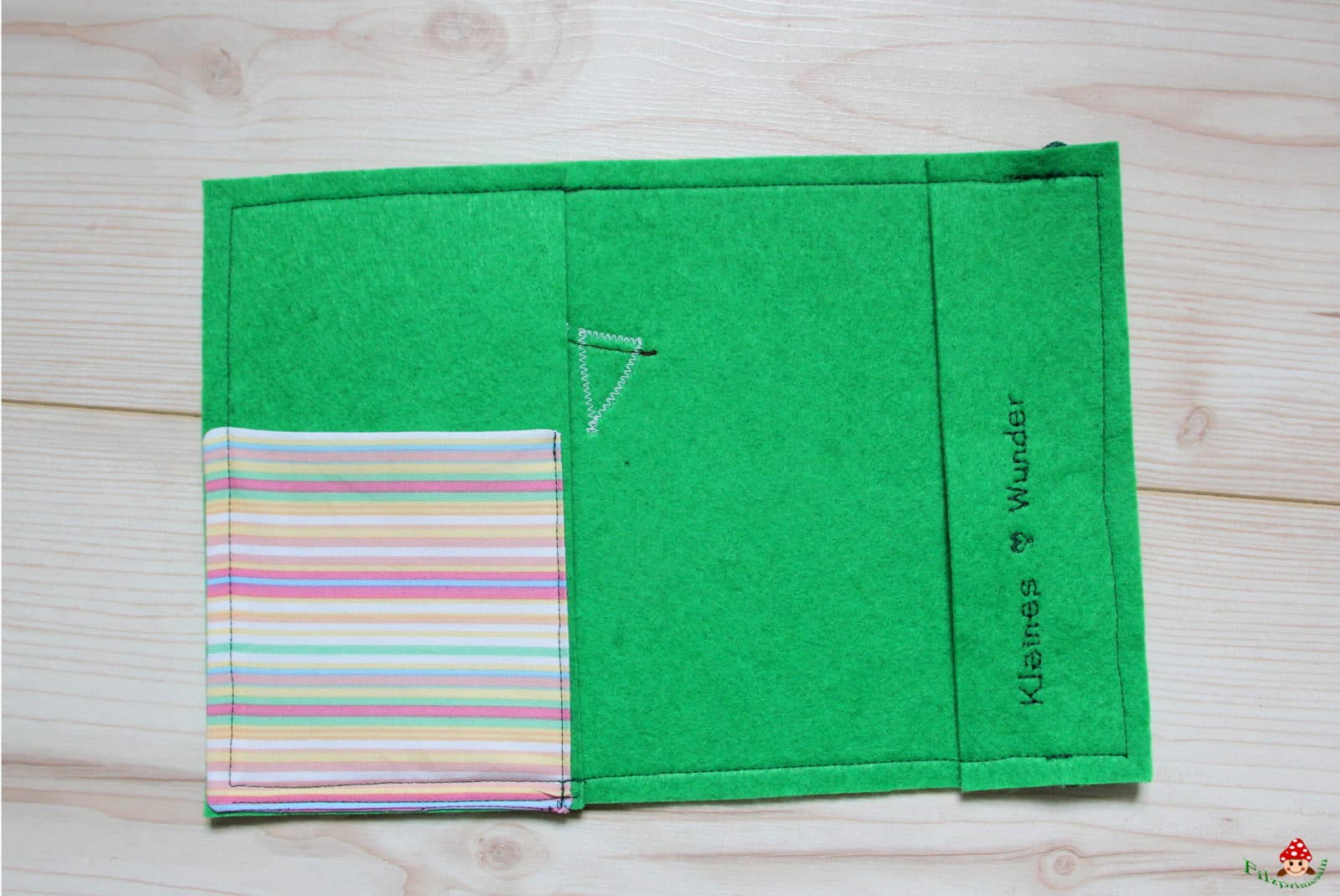 Buchhülle aus Filz
