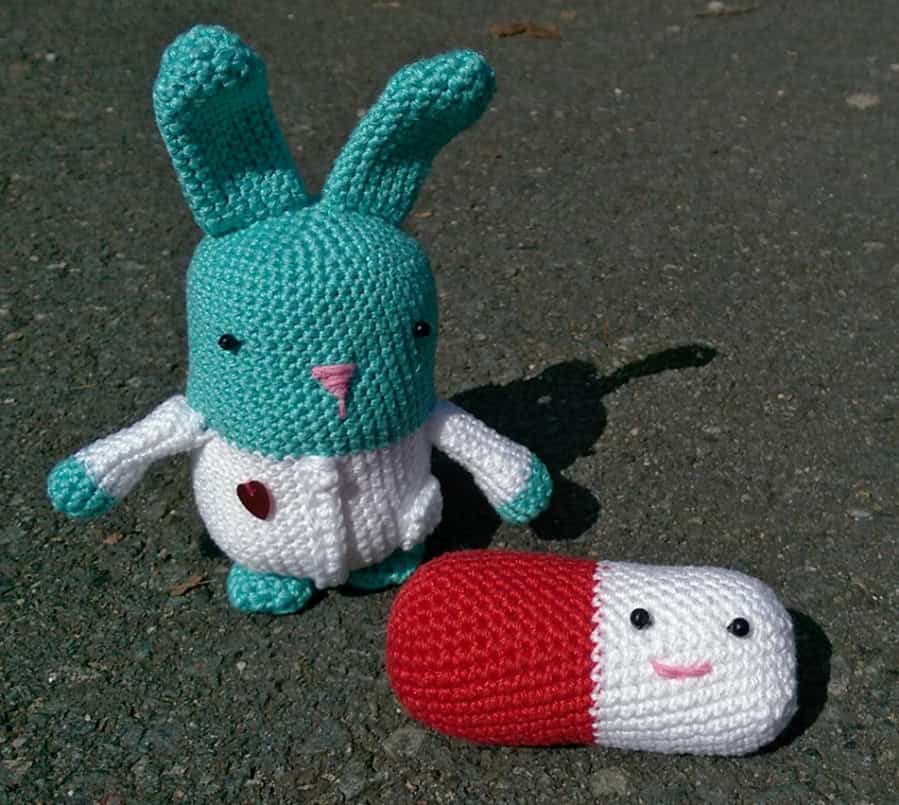 Doktor Hase und Pille – Amigurumi bis der Arzt kommt!