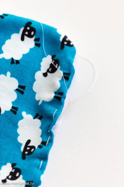 Bunte Stoffpuppe mit Schaf-Motiv in Blau, handgemacht, für Kleckermäulchen!.