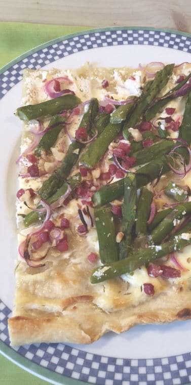 Flammkuchen mit Spargel