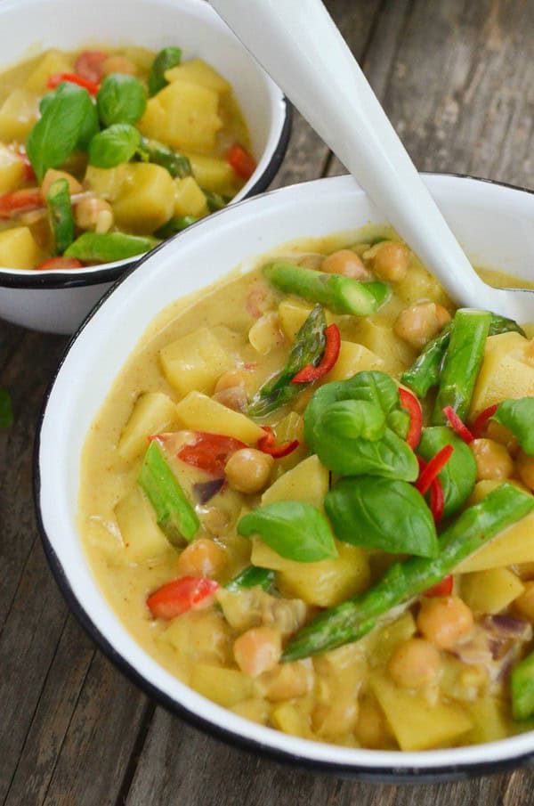 Kichererbsencurry mit grünem Spargel von den [Foodistas]