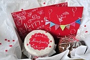 Lettering: Geburtstagskarte, Umschlag und Geschenk