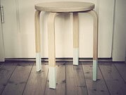 Pastell & Holz: Hocker-Upcycling in Mint