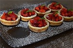 Pfannkuchen-Körbchen mit frischem Obst