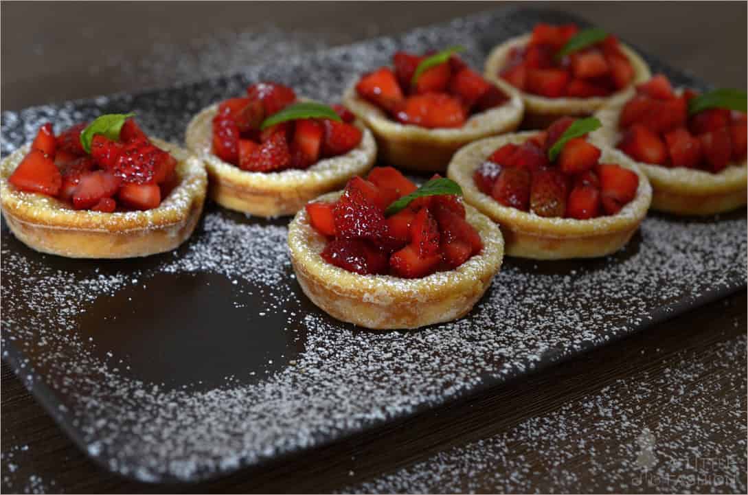 Pfannkuchen-Körbchen mit frischem Obst