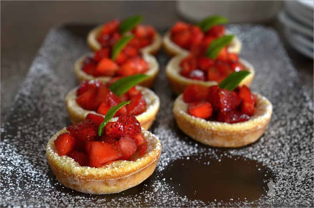 Pfannkuchen-Körbchen mit frischem Obst