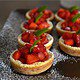 Pfannkuchen-Körbchen mit frischem Obst