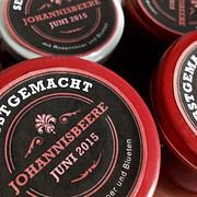 Rosen sind rot…Johannisbeeren auch: Johannisbeermarmelade mit Rosenlikör