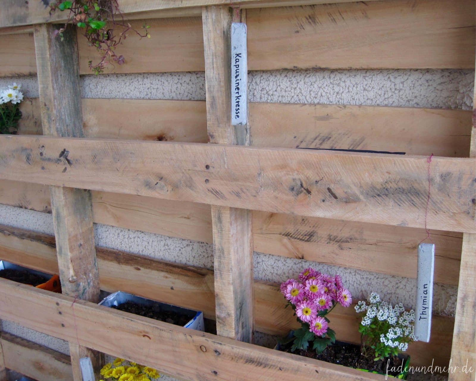 Upcycling: Kräuterbeet für den Balkon