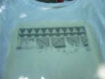 Ein T-Shirt im Ethno-Stil bedrucken
