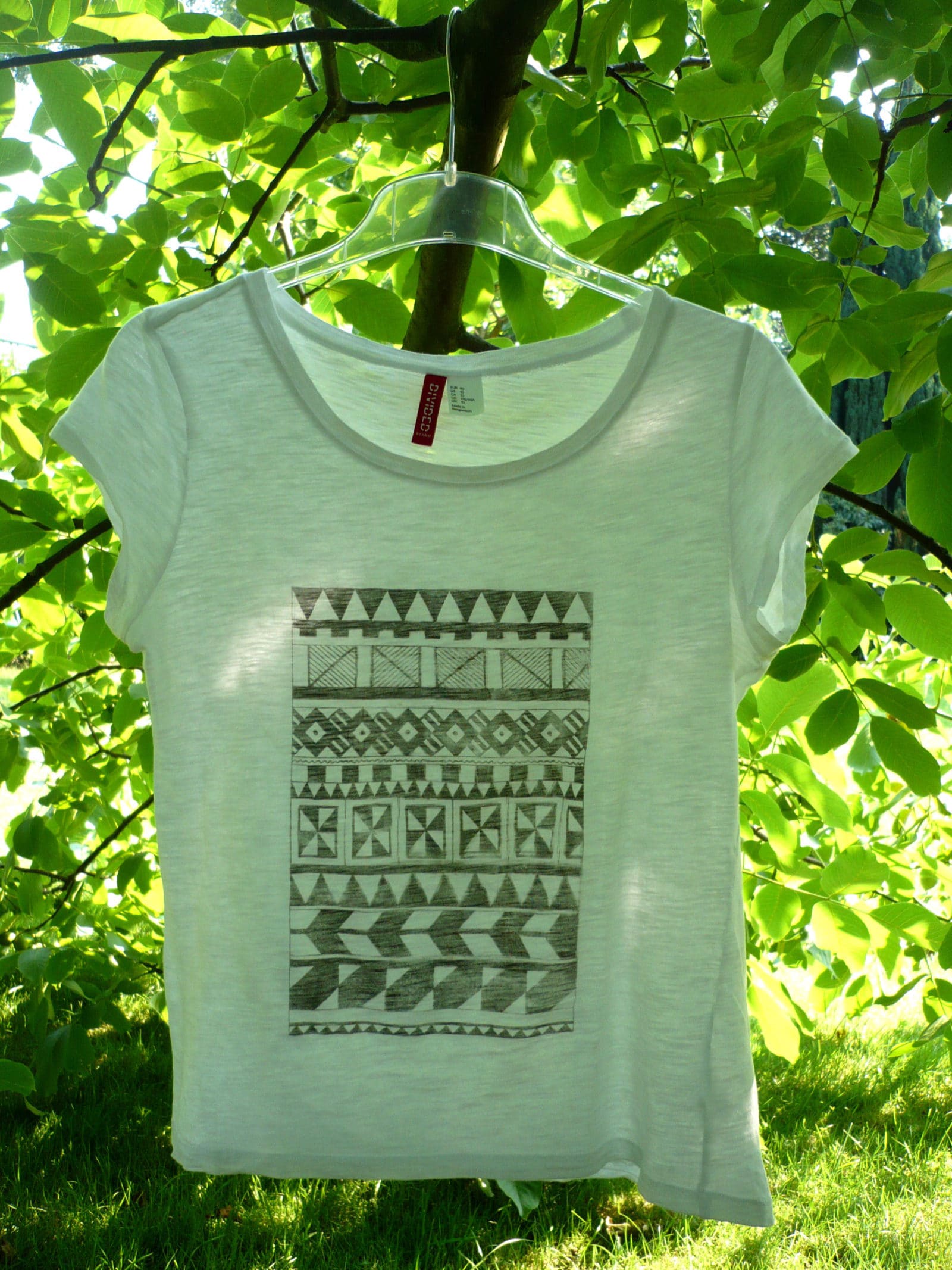 Ein T-Shirt im Ethno-Stil bedrucken