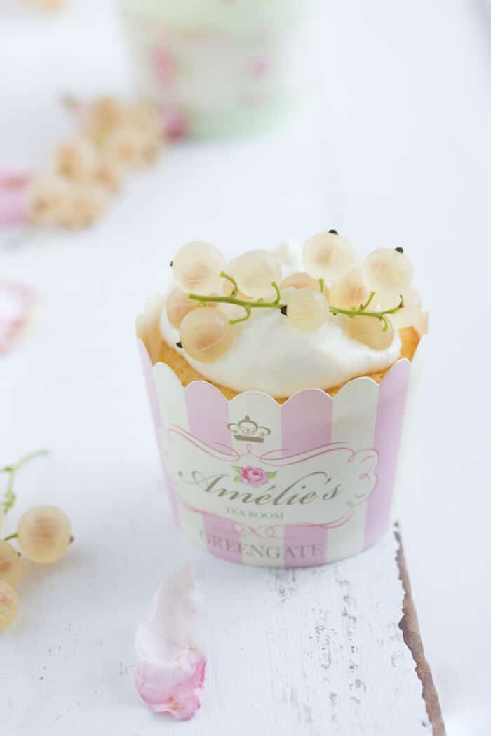 „Limoncello Cupcakes mit weißen Johannisbeeren!“