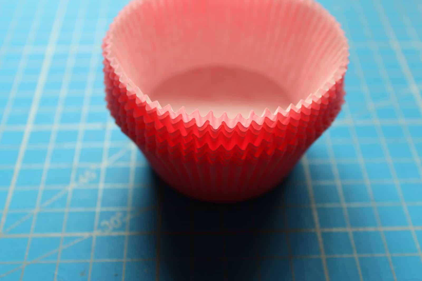 Blüten aus Papier-Muffinförmchen