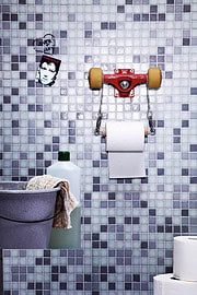 Klopapierrollenhalter aus Skateboard