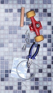 Klopapierrollenhalter aus Skateboard