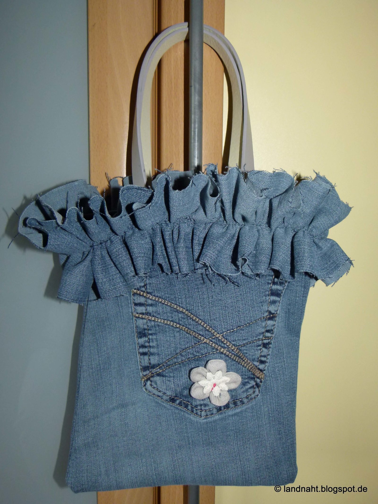 Jeans-Tasche mit Rüschenrand