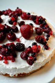 Rezept für ein kleines Beeren-Kokos-Törtchen