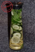 Mit Gurke, Zitrone und Minze aufgepepptes Wasser