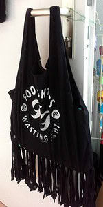 Upcycling:Aus einem Shirt eine Tasche machen, ganz ohne nähen