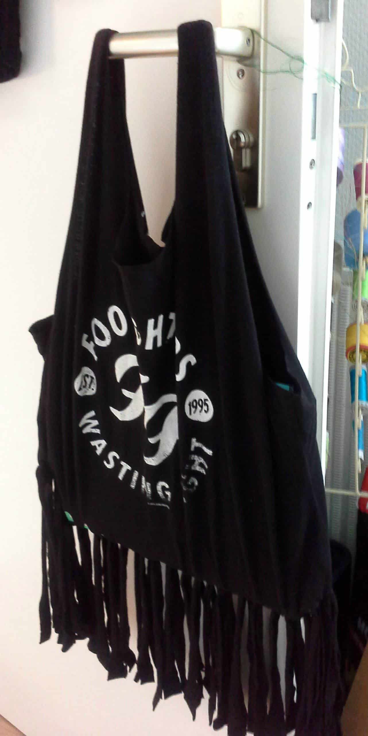 Upcycling:Aus einem Shirt eine Tasche machen, ganz ohne nähen