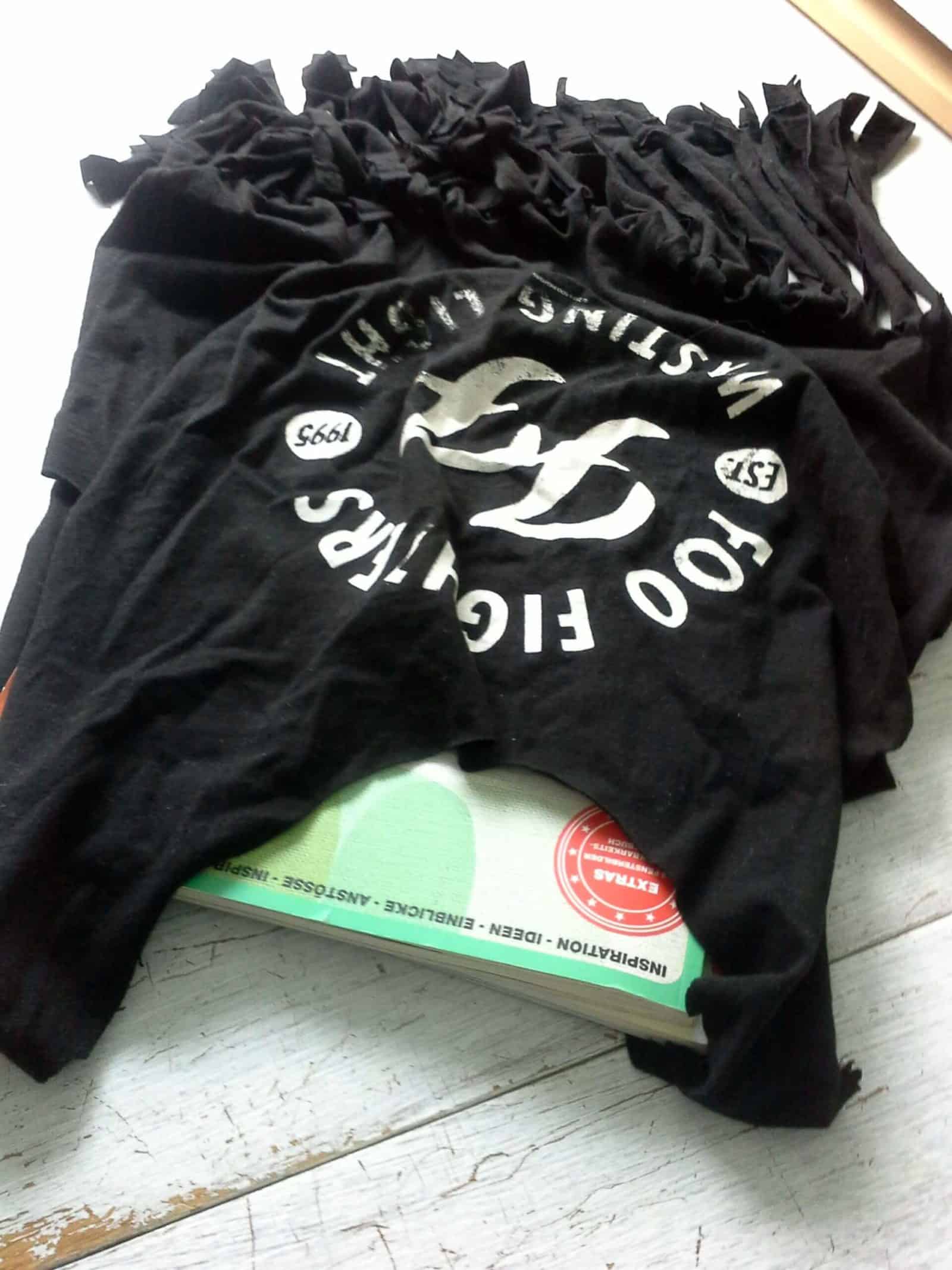 Upcycling:Aus einem Shirt eine Tasche machen, ganz ohne nähen