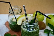 Green Smoothies – von brauner Pampe und püriertem Gras & ein easy-peasy Einsteigerrezept {Green Smoothie Revolution 2015}