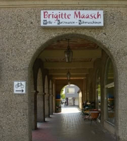 Brigitte Maasch Wolle-Kurzwaren-Nähmaschinen