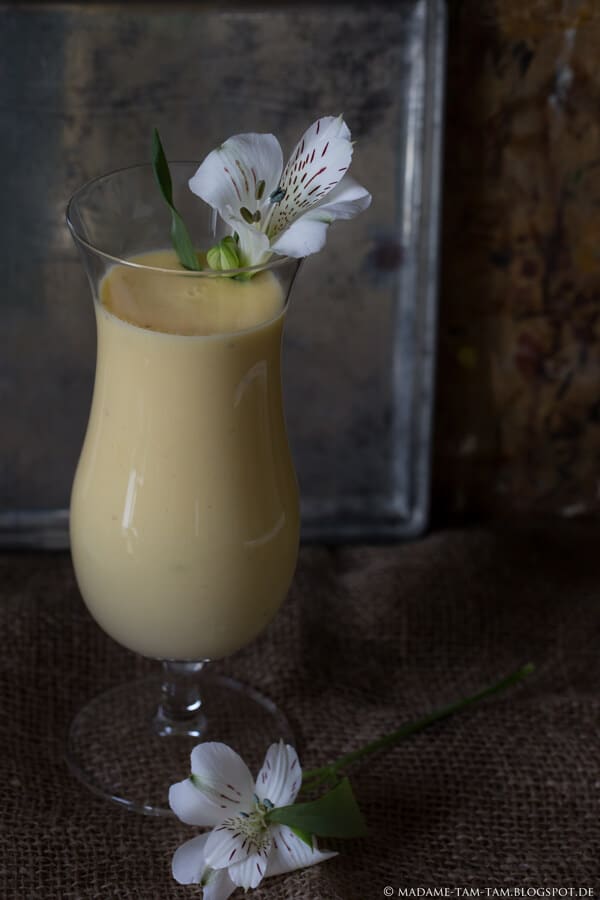 Ein leckerer laktosefreier Mango-Bananen-Smoothie