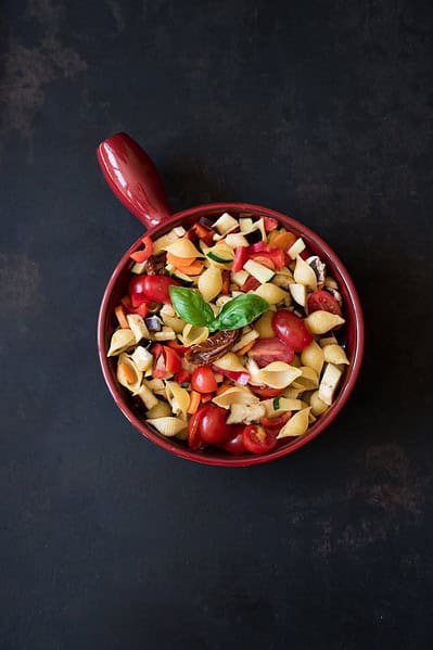 One Pot Pasta mit buntem Sommergemüse und Parmesan