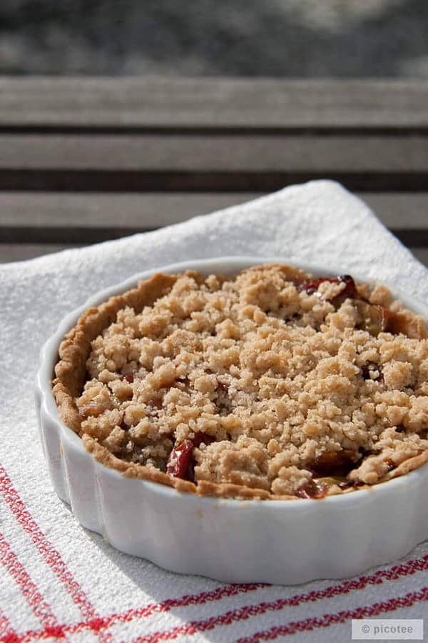 Stachelbeerkuchen mit Mürbeteigboden und Streuseln