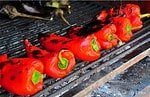 Rumänischer Salat von gegrillter Spitzpaprika