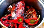 Rumänischer Salat von gegrillter Spitzpaprika
