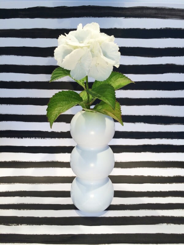 „Upcycling“ einer leeren Getränkeflasche zur Blumenvase