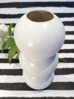 „Upcycling“ einer leeren Getränkeflasche zur Blumenvase