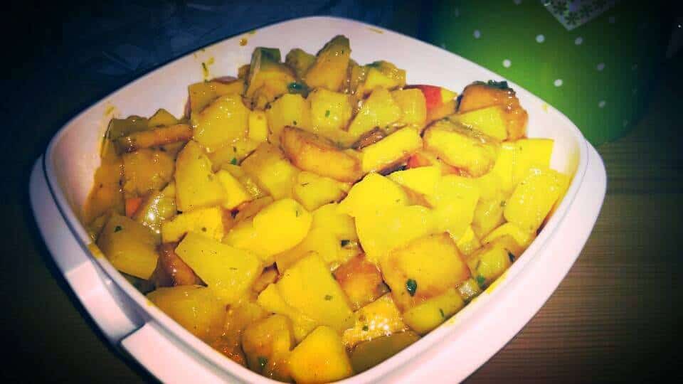 veganer Geflügelsalat mit Tofu in Curry-Sauce
