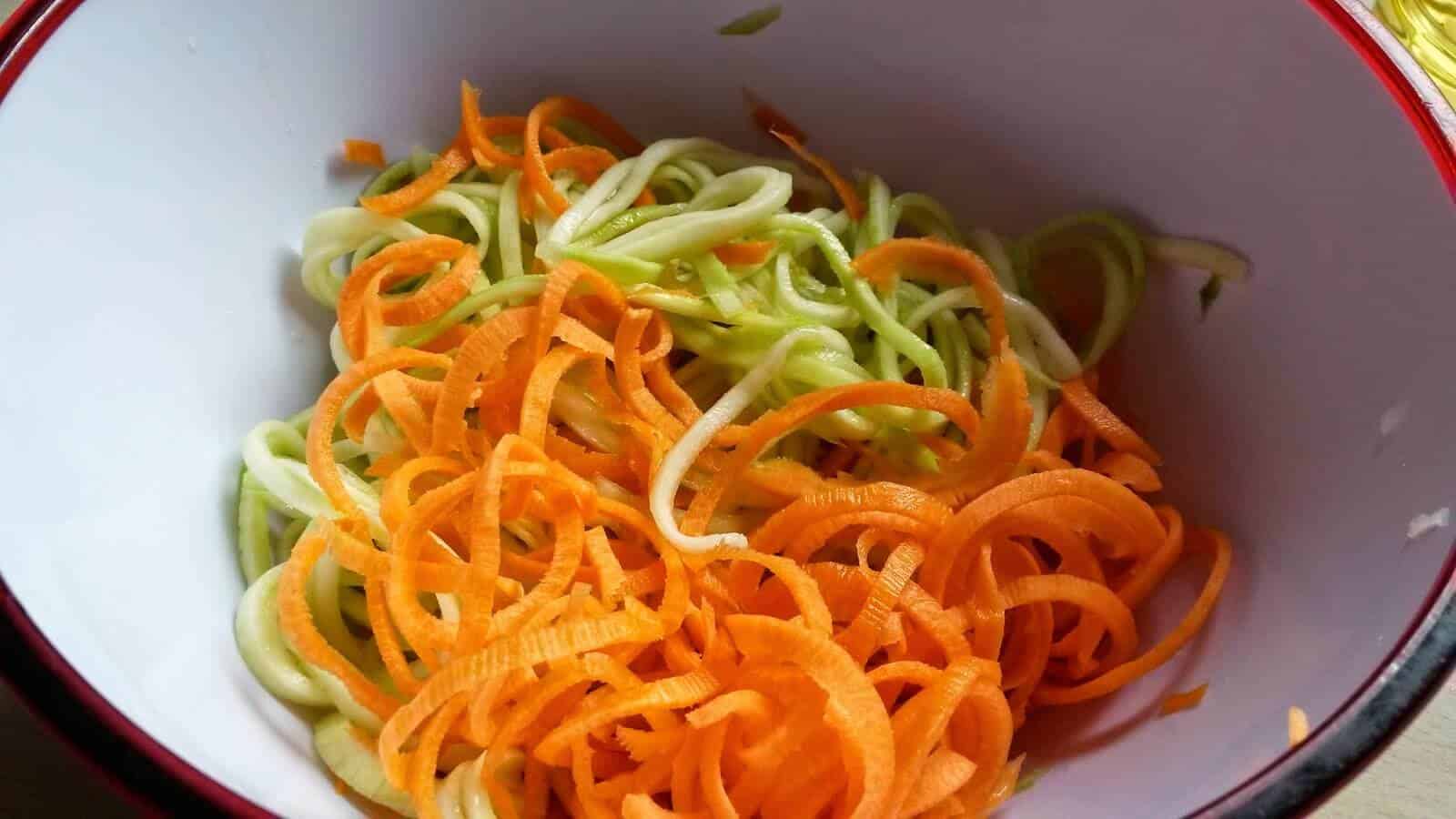 Zucchini-Möhren-Spaghetti