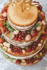 Very Berry Wedding Cake von den [Foodistas]