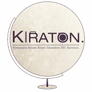 Logo von KIRATON, einem kreativen Unternehmen für Fotografie, Reisen, Kunst, DIY und Kritzeleien, präsentiert auf einer runden Oberfläche.