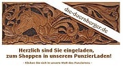 Detailaufnahme eines kunstvoll geschnitzten Holzpuzzles mit Drachenmotiven, präsentiert im Handmade Kultur Shop für handgefertigte Kunstwerke.