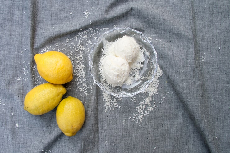 Zitronen-Kokos-Eis mit Wodka