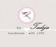 HANDMADE Kultur Logo mit Stickerei-Design, handgemacht mit Liebe, zeigt ein Nadel- und Fadenmotiv, ideal für kreative und handgefertigte Produkte.