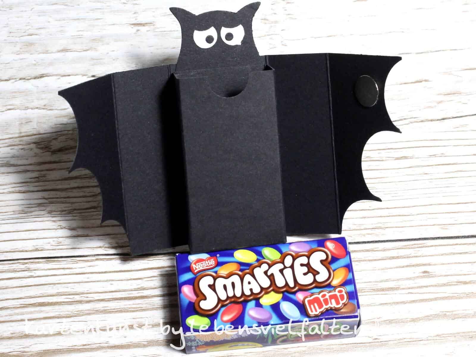 Smarties – Verpackung als Fledermaus (für Halloween)