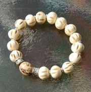 Armband mit Edelsteinen basteln