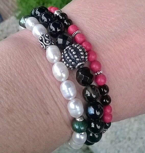 Armband mit Edelsteinen basteln