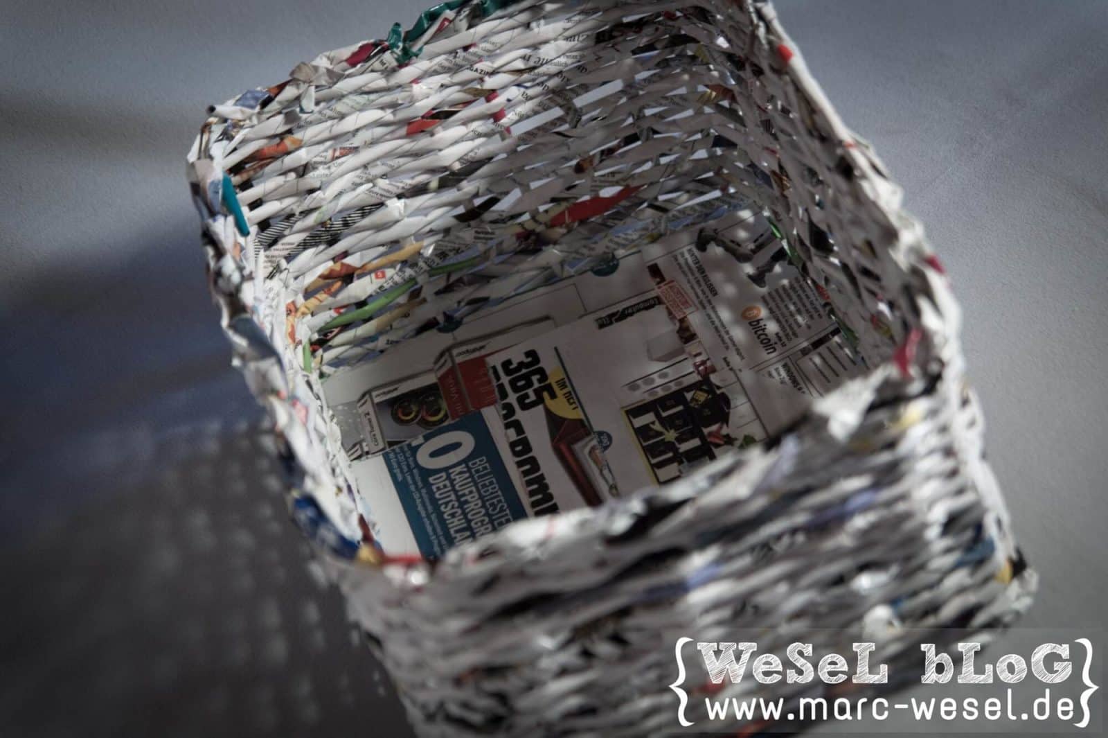 Zeitungsständer / Korb aus Papier – Upcycling