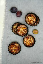 Zwetschgen-Tartelettes mit Nussknusper-Zimt Streuseln