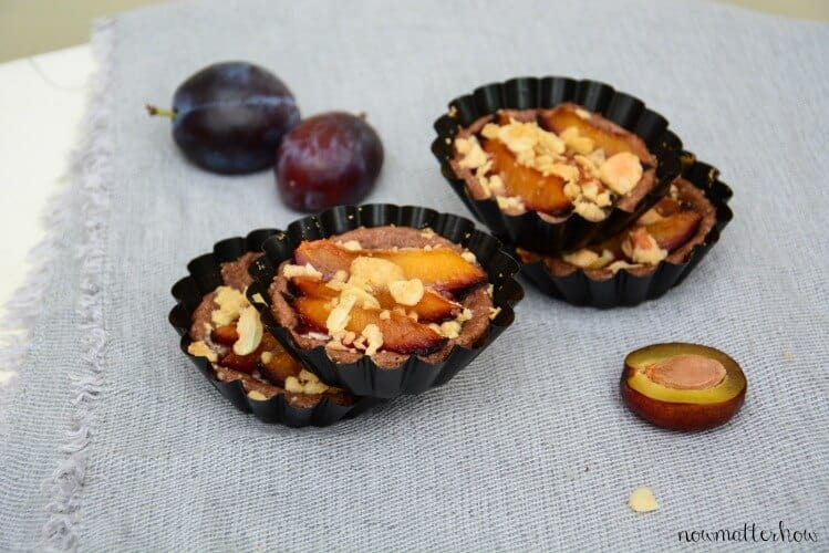Zwetschgen-Tartelettes mit Nussknusper-Zimt Streuseln