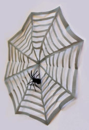 15-Minuten Halloween Dekoration: Spinnennetz mit Spinne